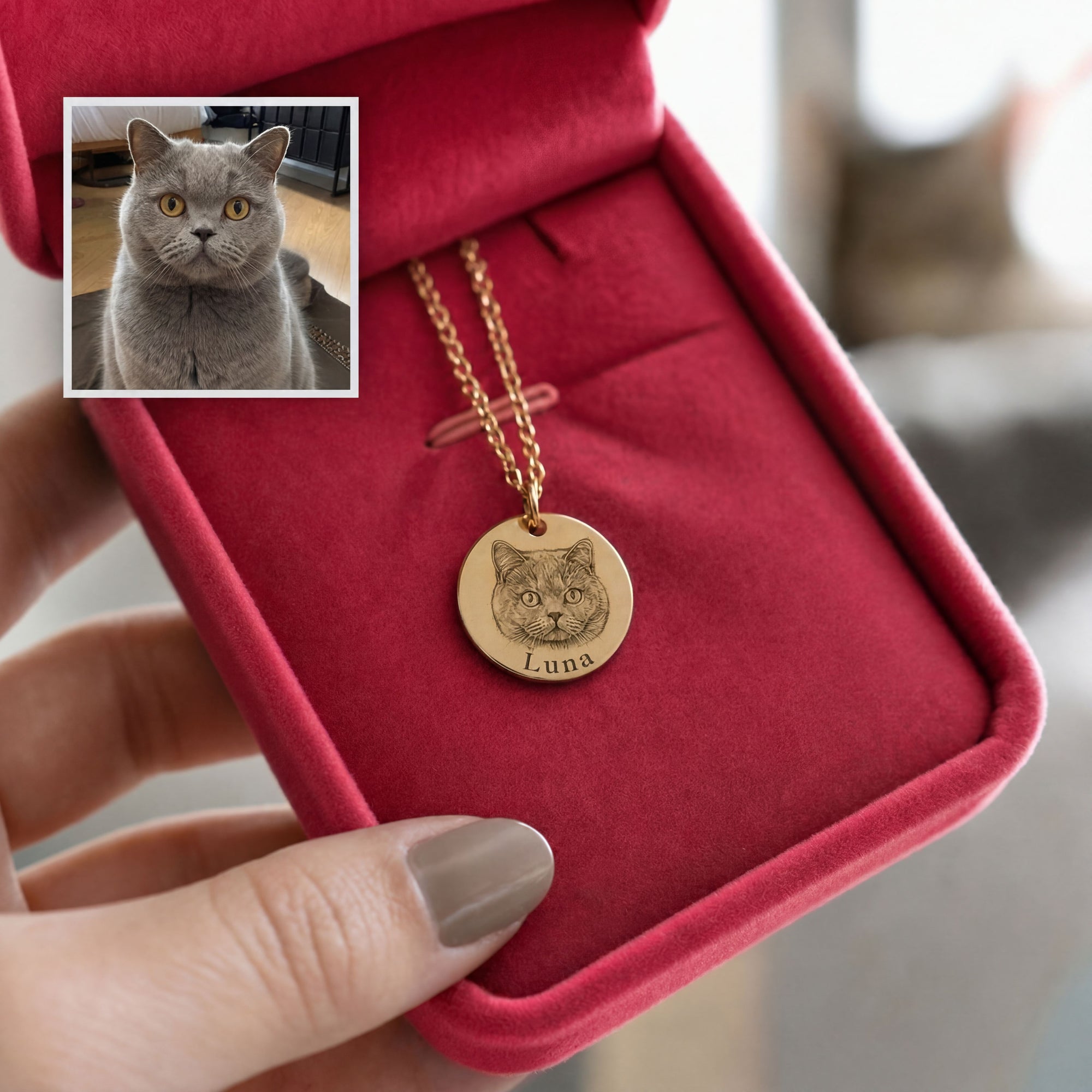 Personalized necklace with pet portrait